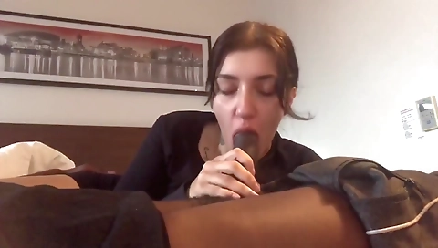 amateur brunette girlfriend deepthroat and hardcore sex