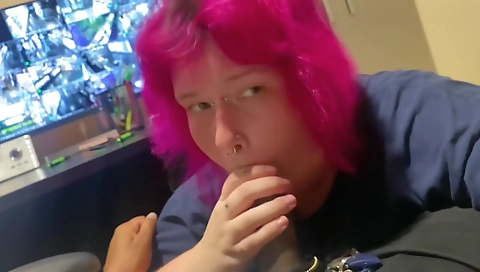 Daphne sucking in office and she is sucking a dick