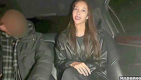 Une Belle Fille A Steppapa Baisee Dans Une Limousine Pour Le Plaisir En Lui Parlant Au Telephone !!!